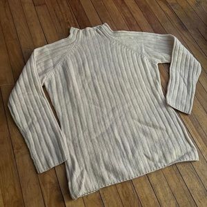 Cozy italian iconic fashionable vintage lambswool sweater from italy 🐑